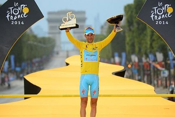 L'arrivée du Tour de France 2014 avec le vainqueur italien Vincenzo Nibali.