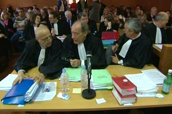 Au centre l'avocat de la SNCF, Me Bertin