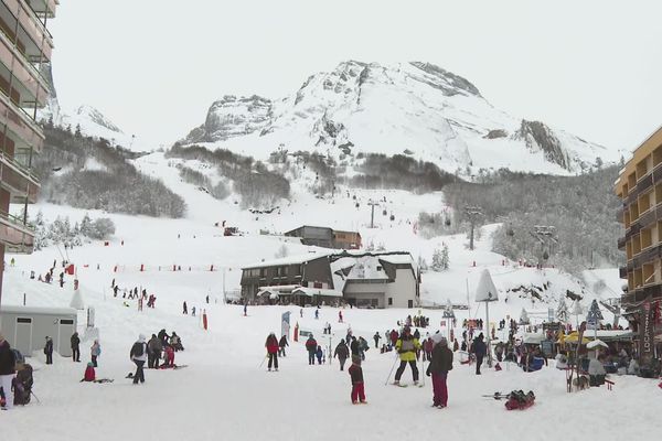 Beaucoup de monde, ce 28 février à Gourette, pour profiter de la neige fraîche.