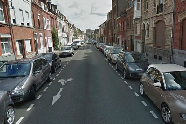 L'individu, qui a refusé de se soumettre à un contrôle d'identité, a été interpellé rue de Lille à Roubaix.