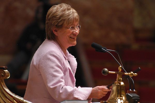 Séance de questions au gouvernement présidée par Paulette Guinchard-Kunstler, députée PS, à l'occasion de la journée des droits de la femme.