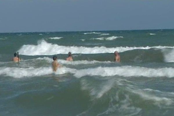 Les baigneurs sont priés de sortir de l'eau dans l'Hérault et les P.O