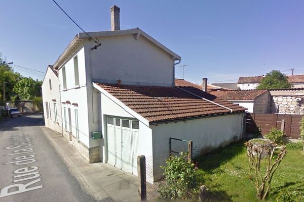 La maison qui a brûlé au 27 rue de la Seugne, à Pons (17)