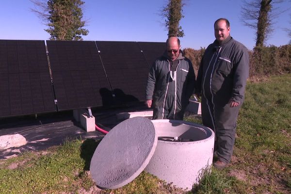 Simon Camus tout fier de présenter son abreuvoir solaire à Saint-Hilaire-La-treille en Haute-Vienne,