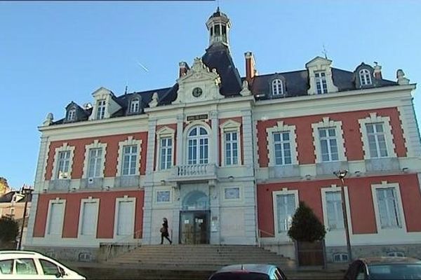 Qui siégera à l'hôtel de ville de Montceau-les-Mines au soir du second tour des municipales de mars prochain?