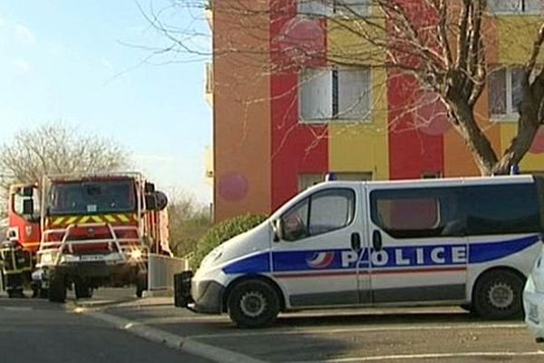 Béziers (Hérault) - la cité des Mûriers évacuée pour permettre la recherche d'explosifs  - 23 janvier 2015.