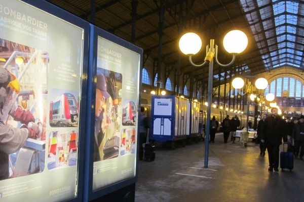 1300 affiches Bombardier sont visibles dans les gares d’Île de France, ici à Paris-Nord