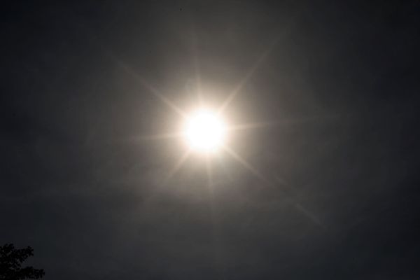 Le soleil va faire grimper le mercure dans les prochains jours sur huit départements d'Occitanie. Une alerte orange à la canicule est publiée par Météo France.