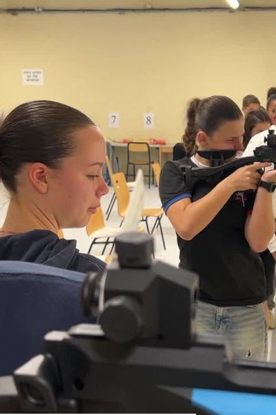 En formation aux métiers de la sécurité, ils apprennent le maniement des armes