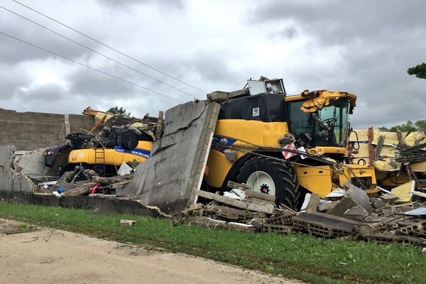 A Vendeuvre-sur-Barse, les intempéries ont complètement détruit cet entrepôt de maintenance agricole