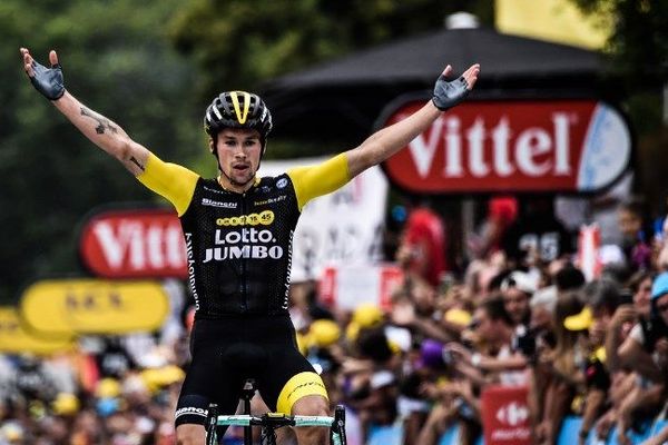 Vendredi, c'est le Slovène Primoz Roglic qui s'est imposé à Laruns devant le maillot jaune Geraint Thomas.