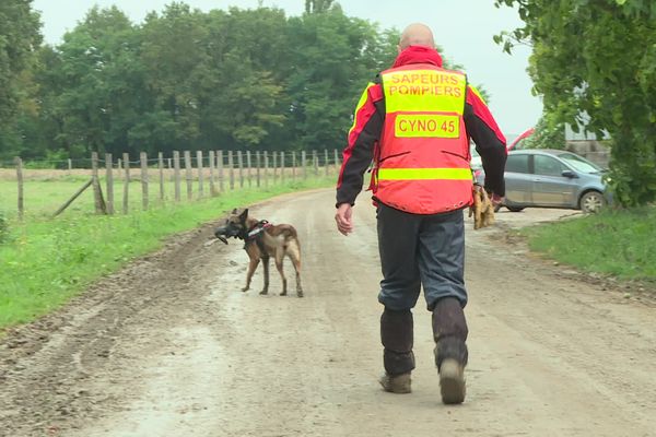 Une équipe cynophile du SDIS du Loiret recherchait activement la jeune femme lundi 9 septembre, jour où l'incendie s'est déclaré.