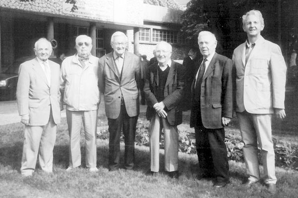 Sur la photo, de gauche à droite : Gérard Roy (résistant) Jean Bazola (trésorier de l'ÉRIL) Jack Vivier (résistant) Jean Chauvin (résistant) Pierre Gandet (résistant) Gérard Métais (secrétaire de l'ÉRIL)