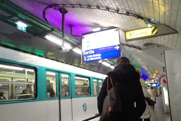 Une station du métro parisien (illustration).