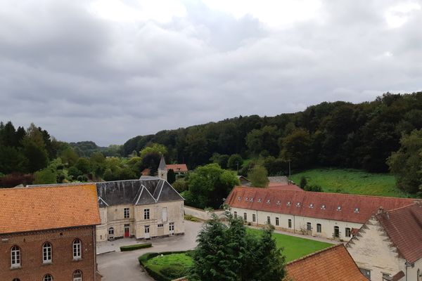 L'abbaye de Belval, près de St-Pol-sur Ternoise dans le Pas-de-Calais, continue de vivre grâce à une association de passionnés...