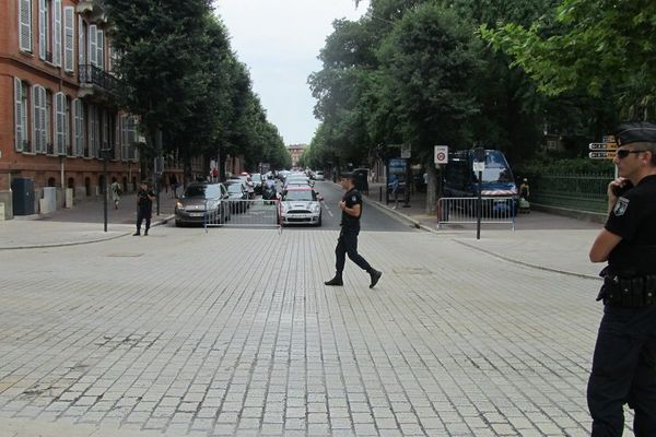 Rue Ozenne barrée pour le convoi du premier ministre chinois