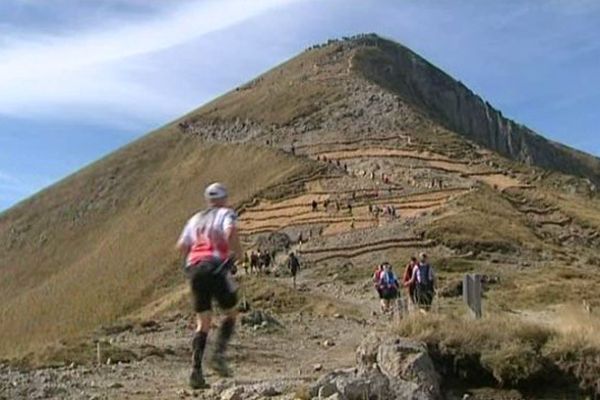 Premier jour des trails du Sancy, aperçu du trail court. Vous prendrez bien une petite ascension du Puy de Sancy en guise d'échauffement ?