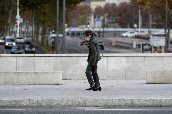 Sur la Loire et le Rhône, les vents pourraient atteindre 110 km/h, les deux départements sont placés en vigilance orange.