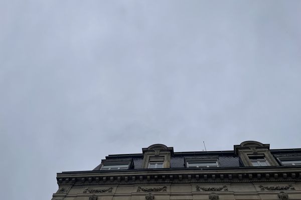 Lille sous les nuages et la pluie