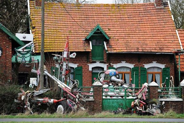 La ferme aux avions à Steenwerck, le long de l'autoroute A25. 