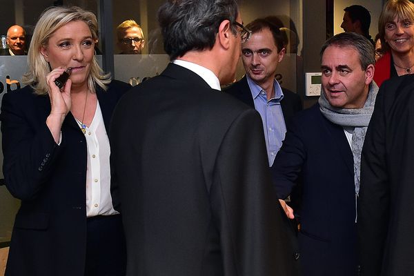 Marine Le Pen et Xavier Bertrand après le débat les ayant opposé mardi dernier à Lille.