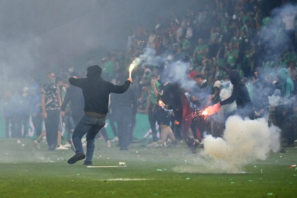 Des dégradations et violences ont été commises par des supporters lors du match barrage L1/L2 en mai dernier au stade Geoffroy-Guichard.