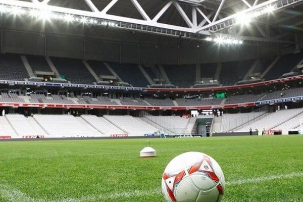 Grève contre la taxe à 75%. Quelles réactions au LOSC, au VAFC et au RC Lens ?