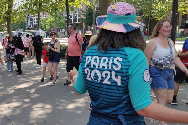 Plusieurs vols d'accessoires portés par les bénévoles ont été signalés.