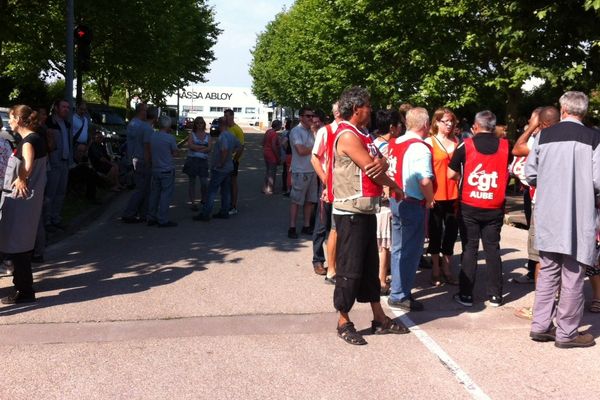 Les salariés sont en grève depuis mardi pour protester contre le projet de délocalisation de deux unités.