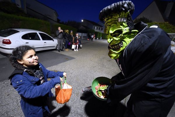 Dans le Cantal, le porte-à-porte d'Halloween est interdit jusqu'au 1er novembre inclus, en raison de la crise sanitaire du COVID 19. 