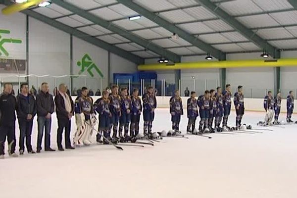 Une minute de silence a été organisée ce dimanche par les Phénix en hommage au jeune Hugo.