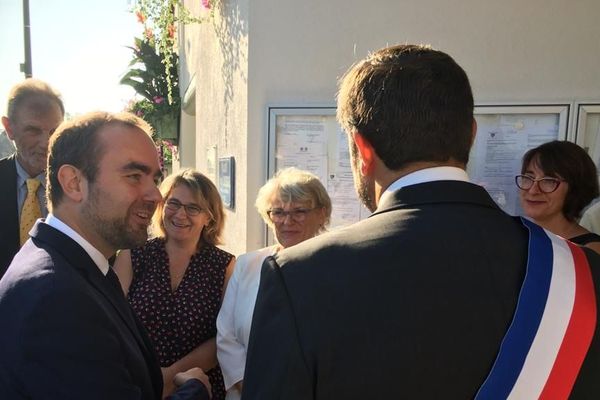 Le ministre chargé des collectivités, Sébastien Lecornu, en visite à Saubens pour montrer son soutien au maire