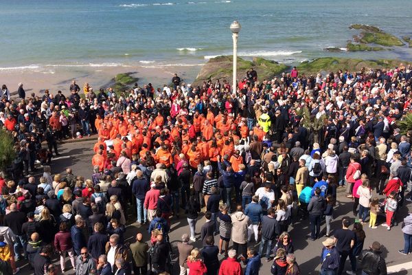 15000 personnes ont marché en silence, lundi 10 juin, pour honorer la mémoire des trois sauveteurs disparus.