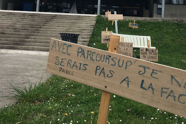 l'université de Limoges est bloquée depuis le 3 avril