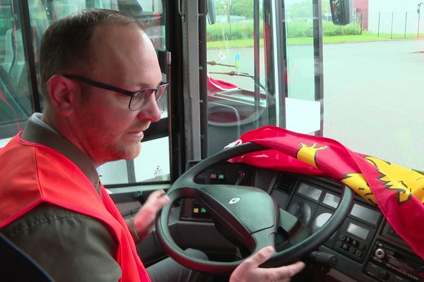 Avant d'être acheminés en Ukraine, les autocars de la Région Normandie ont été révisés de fond en comble.