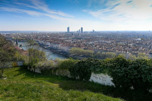 Les lyonnais se ruent vers les jardins. Les prix des maisons se sont envolés de plus de 12% en un an dans la métropole lyonnaise, depuis le premier confinement.