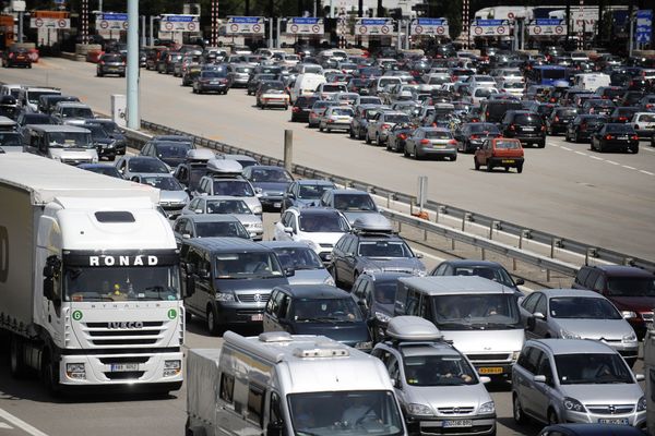 Des bouchons à la barrière de péage de Vienne (Isère) sur l'autoroute A7. (Archives)