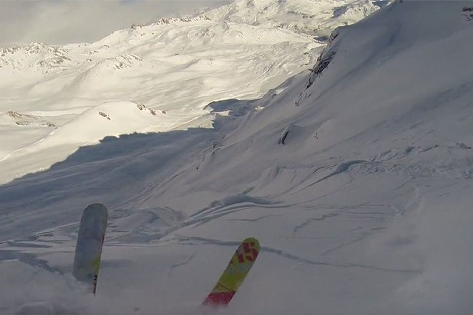 VIDEO. Theo Lange pris dans une avalanche à Tignes