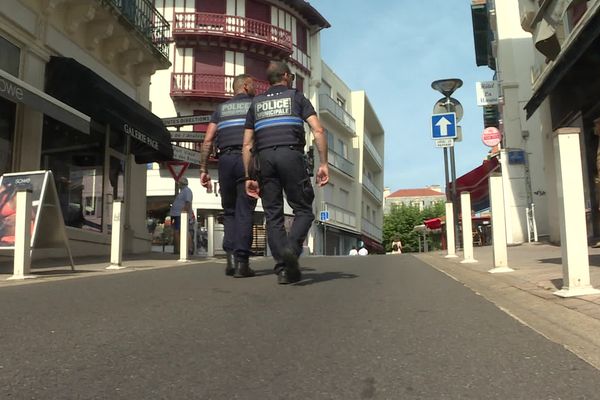 La police minicipale de Biarritz s'est dotée de deux nouvelles équipes pédestres pour accompagner l'affluence touristique de l'été.