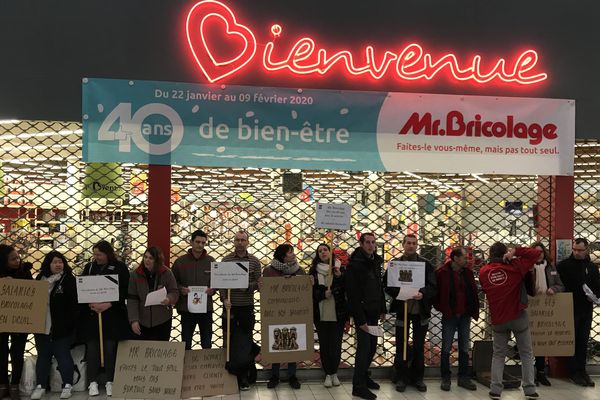 Les salariés de Mr Bricolage de La Roche-sur-Yon sont en grève