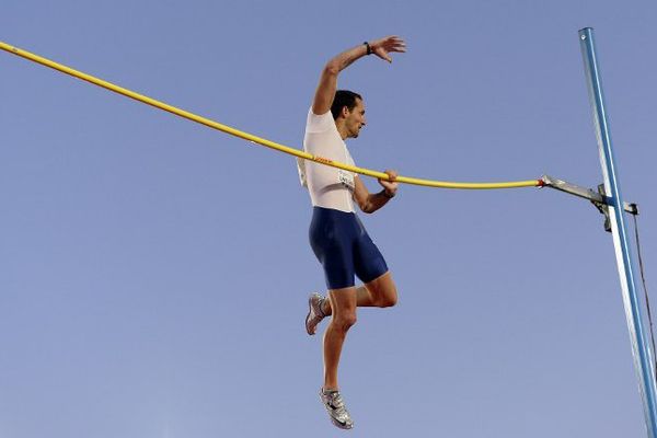 Renaud Lavillenie détient le record du monde de saut à la perche (6,16 m) depuis le 15 février 2014. 