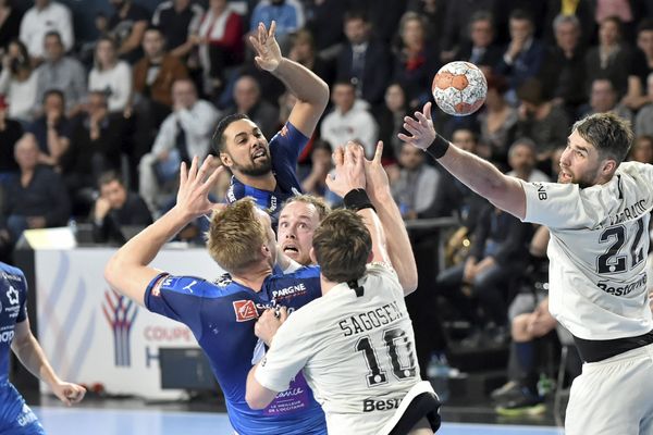 Le MHB de Melvyn Richardson, s'impose d'un but face au PSG des frères Karabatic, 32 à 31, en demi-finale de la Coupe de France de handball dimanche 10 mars 2019.