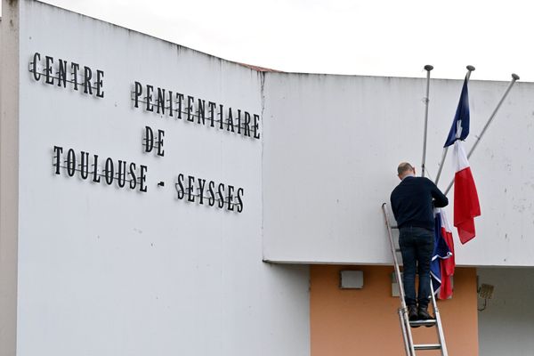 Un suicide et un décès à la prison de Seysses, dans un climat "en grande tension".