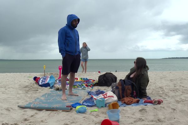 Les touristes se font rares sur les plages bretonnes