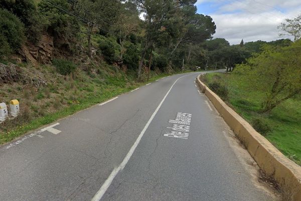 L'accident s'est déroulé sur la route des Maures (RD14), au niveau du point kilométrique 14.