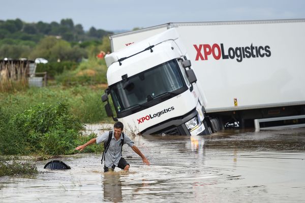 Codognan (Gard) - a truck caught in the water - September 14, 2021.