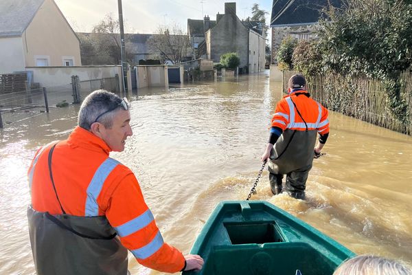 Une fois de plus, l'Oudon a pris ses aises. Cet affluent de la Mayenne, donne à Saint-Aubin-du-Pavoil, les traits d’une île, photo prise le 29 janvier 2025