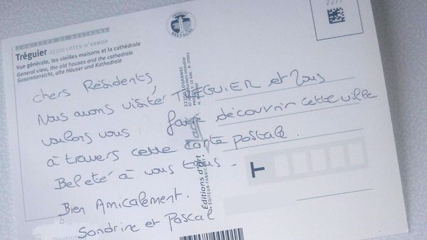 Des Cartes Postales Pour Faire Entrer Le Soleil Et Les Vacances Dans L Ehpad De Meneac