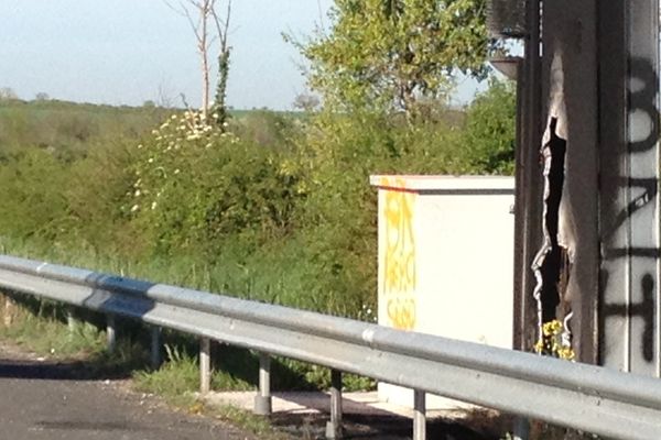 Le portique écotaxe d'Epannes sur la RN 11 vandalisé;