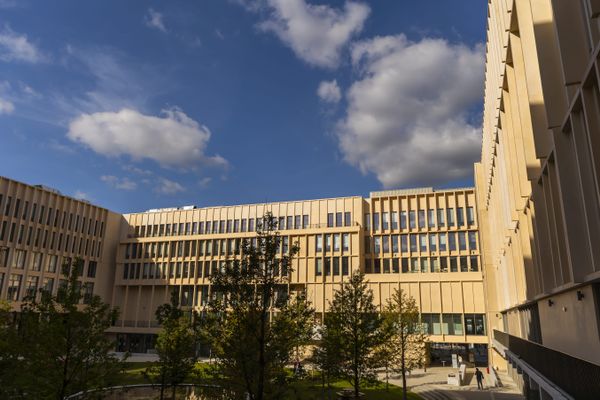 Paris-Saclay se distingue comme le premier établissement d'Europe continentale.